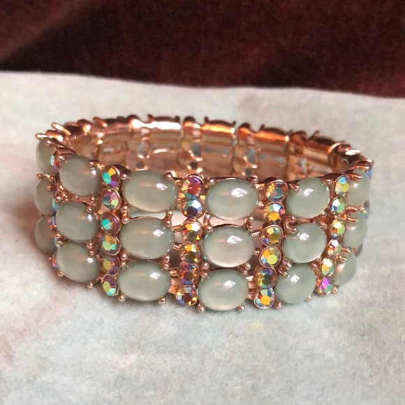 🌞❤️Stunning Crystal & Iridescent Bead Bracelet! - Picture 8 of 8